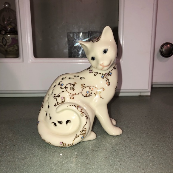 Beautiful Lenox Cat - Picture 3 of 4